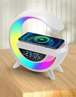 ⁦مصباح ليلي 6 في 1 من RGB مع شاحن لاسلكي ومكبر صوت بلوتوث, ميكروفون مدمج، يدعم راديو اف ام-TF-AUX لغرفة النوم،مع ساعة ومنبه بجانب السرير، أرقى ديكور للغرفة, متوفر باللون الأبيض.⁩ - الصورة ⁦5⁩